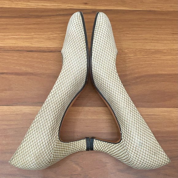 Vintage SALVATORE FERRAGAMO Nude Beige Micro Waffle Suede Heel Pumps Size 6 AAAA - Picture 7 of 15